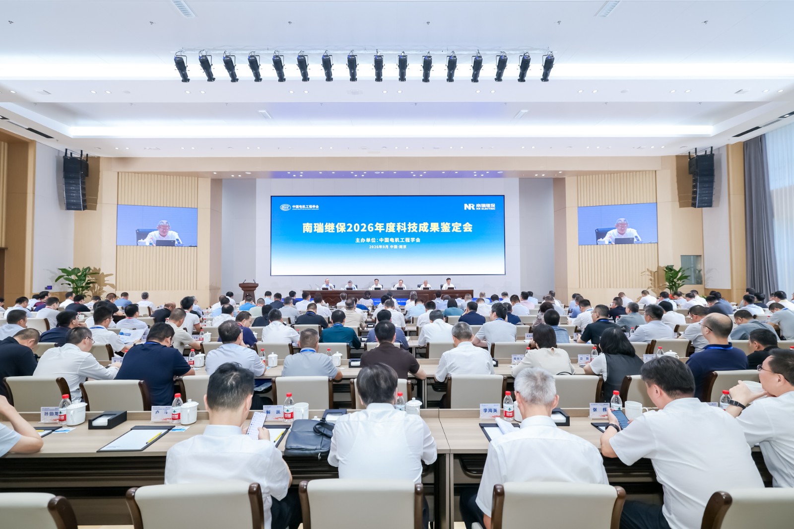 1791877305d620986d5089f7e03c11f926.jpg 会议现场.jpg